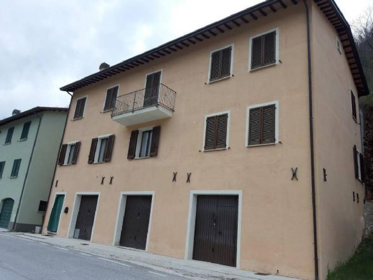Apartamento T2 em Nocera Umbra, Italy N.º 267279