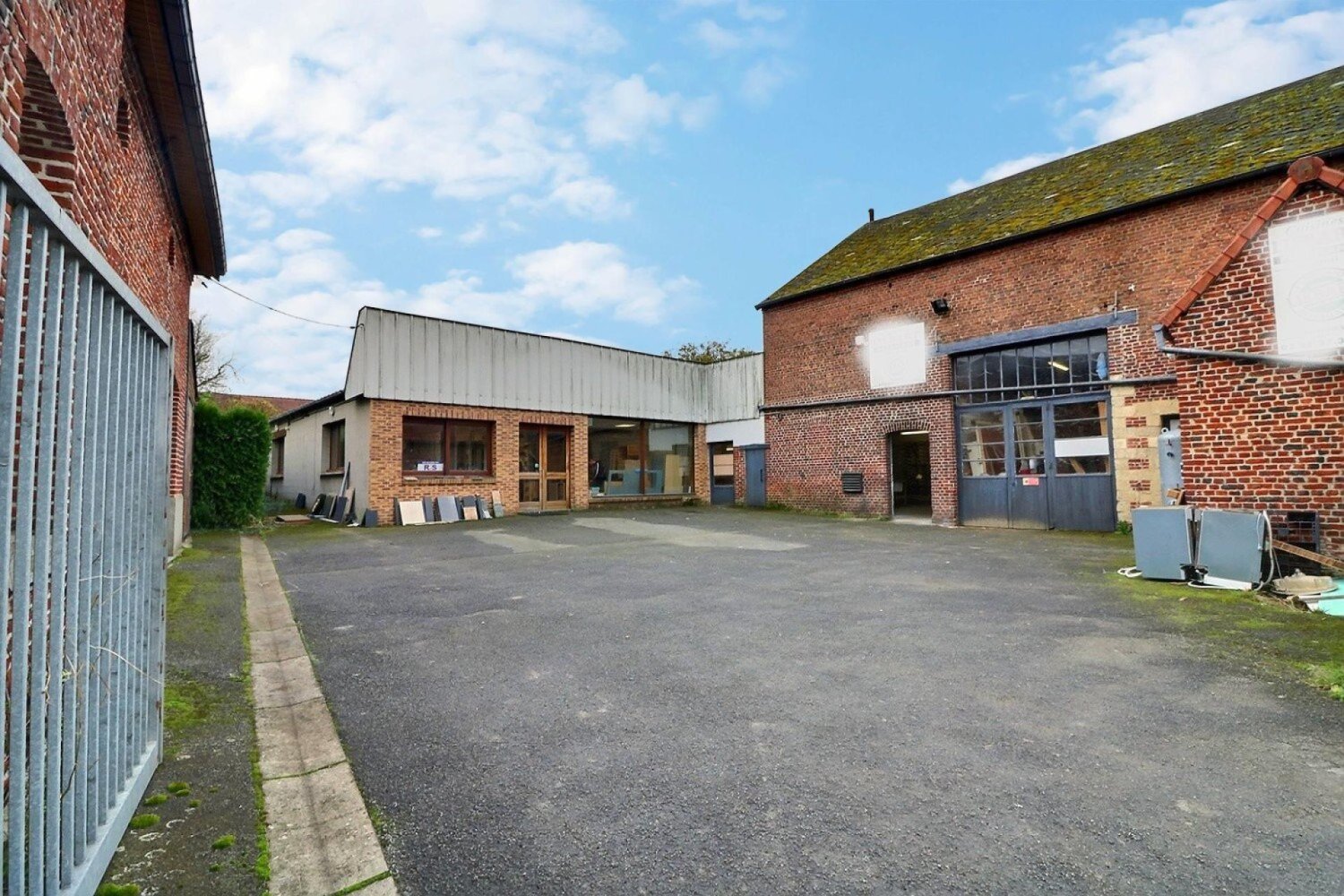 Коммерческая недвижимость с 9 комнатами в Ле Кенуа, Франция № 157592