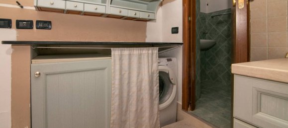 2 Schlafzimmer Wohnung in Genoa, Italy, Nr. 329869 7