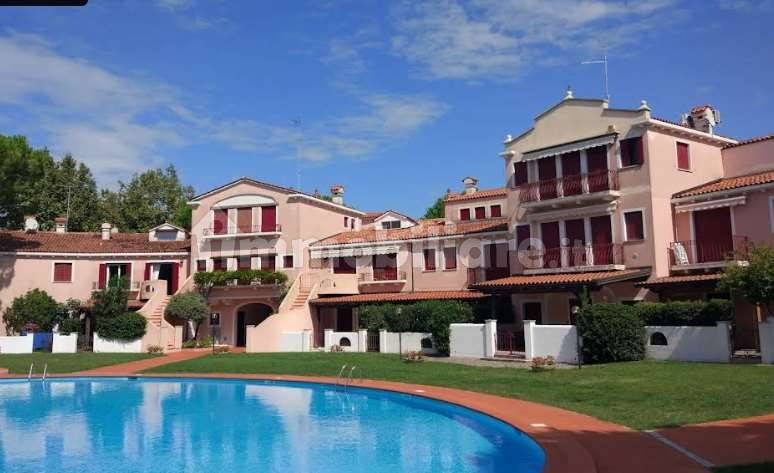 4 غرف نوم شقة في Caorle, Italy رقم 260287