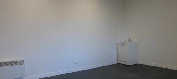 6 rooms Commercial property in La Chapelle-d'Armentieres, France No. 81408 5