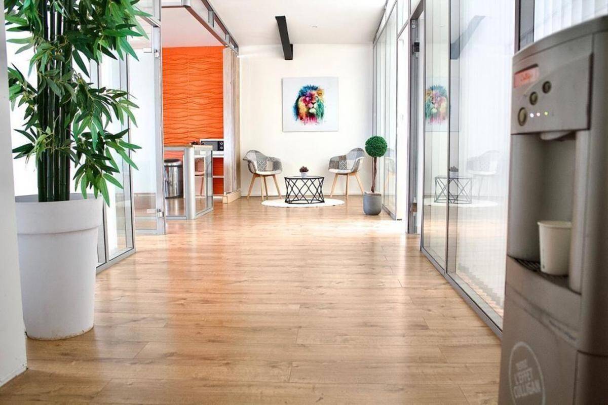  عقار تجاري في Rhone, France 135متر مربع رقم 316110