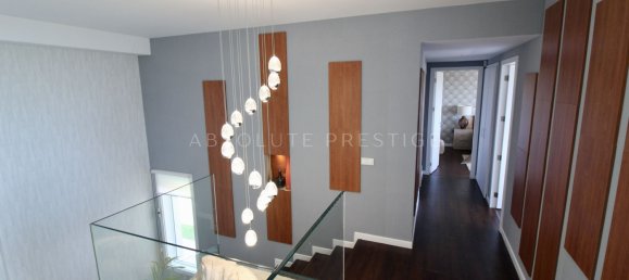 4 bedrooms Villa in Malaga, Spain No. 45489 3