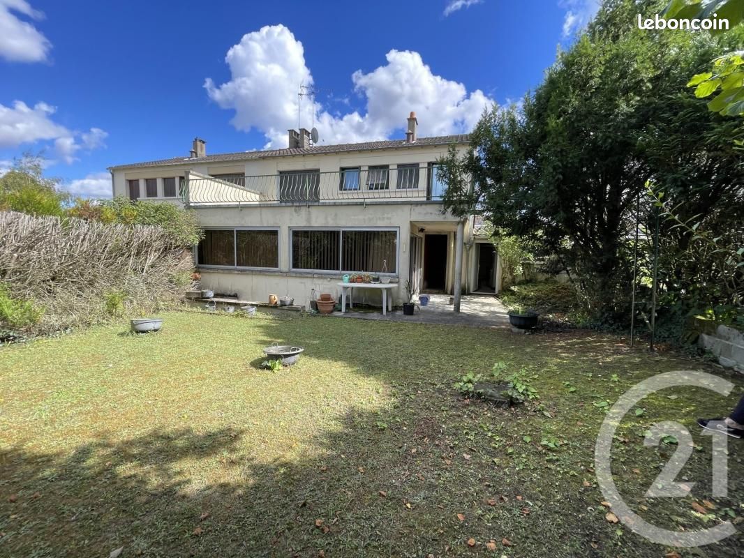 4 Schlafzimmer Stadthaus in Chateauroux, France, Nr. 246242