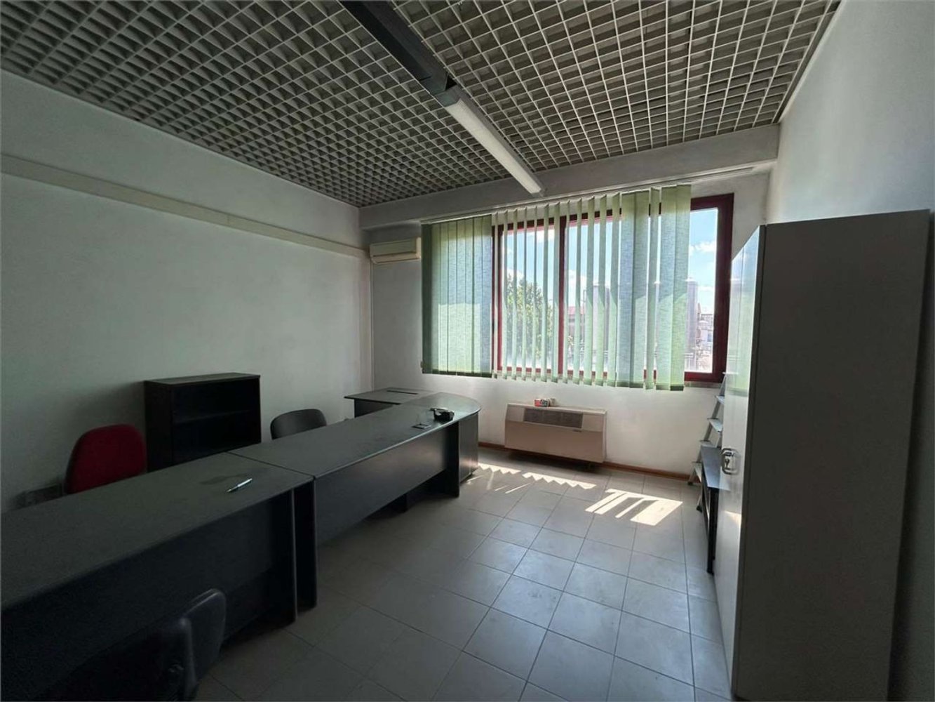 68m² Office in Modena, Italy No. 388483
