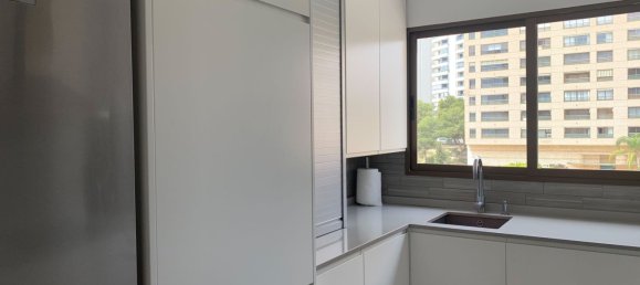 Apartamento de 3 dormitorios en Benidorm, Spain No. 12078 3