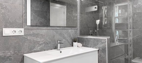 Apartamento de 3 dormitorios en Benidorm, Spain No. 12078 12