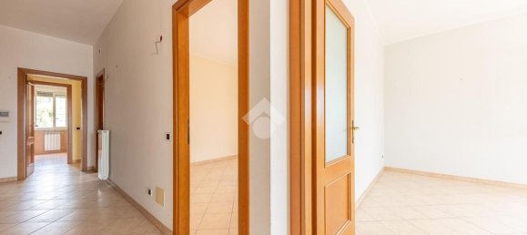 Apartamento de 3 divisões em Guidonia Montecelio, Italy N.º 297250 12