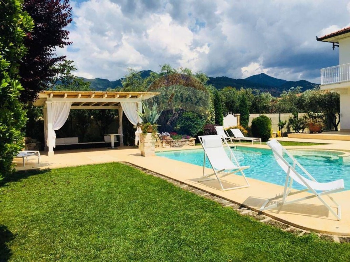 8 rooms Villa in Forte dei Marmi, Italy No. 38808