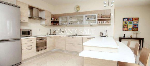 3 bedrooms Penthouse in Saint Julian's, Malta No. 2609 3