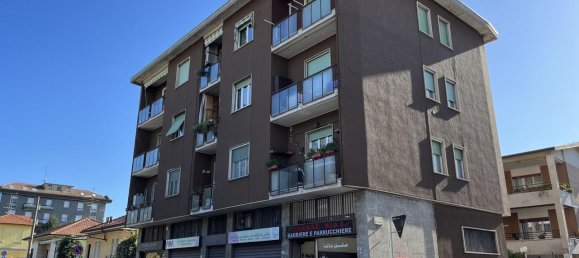 3 rooms Apartment in Arese, Italy No. 24368 4