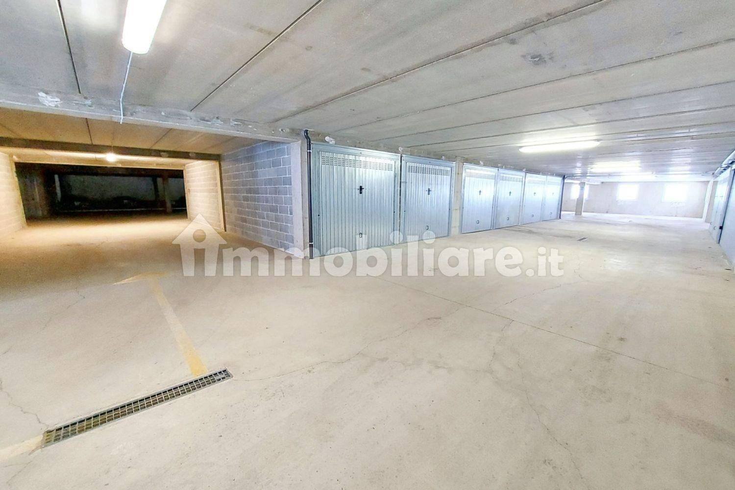 Garaje de 1 dormitorio en Campodolcino, Italy No. 208022