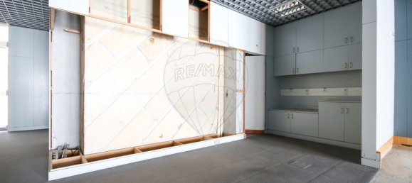 295m² Commercial property in Soure, Portugal No. 70891 11