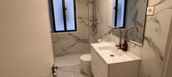 Apartamento de 3 dormitorios en Madrid, Spain No. 173793 3