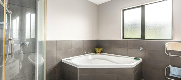 4 bedrooms House in Aotea, New Zealand No. 140 14