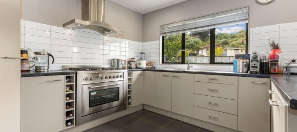 4 bedrooms House in Aotea, New Zealand No. 140 6