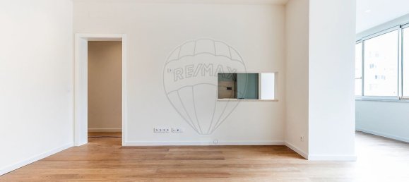 3 bedrooms Apartment in Lisbon, Portugal No. 104630 3