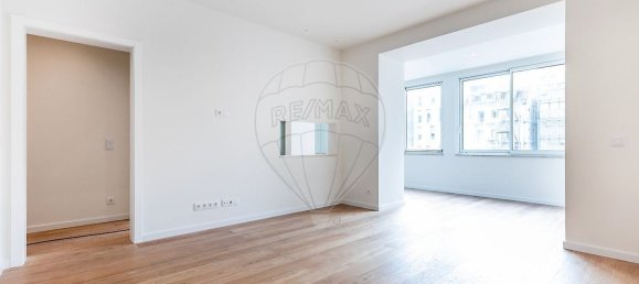 3 bedrooms Apartment in Lisbon, Portugal No. 104630 2