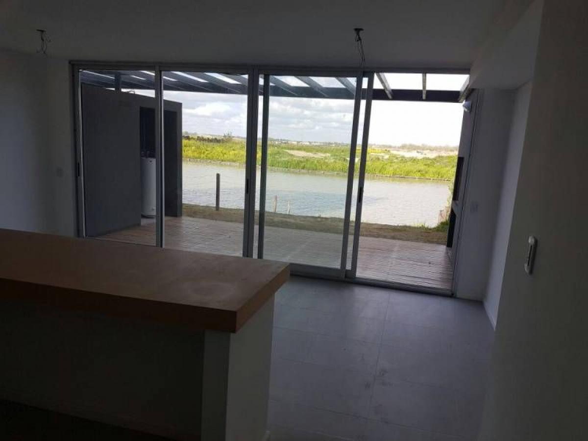 Дом с 3 спальнями в Тигре, Аргентина № 4721