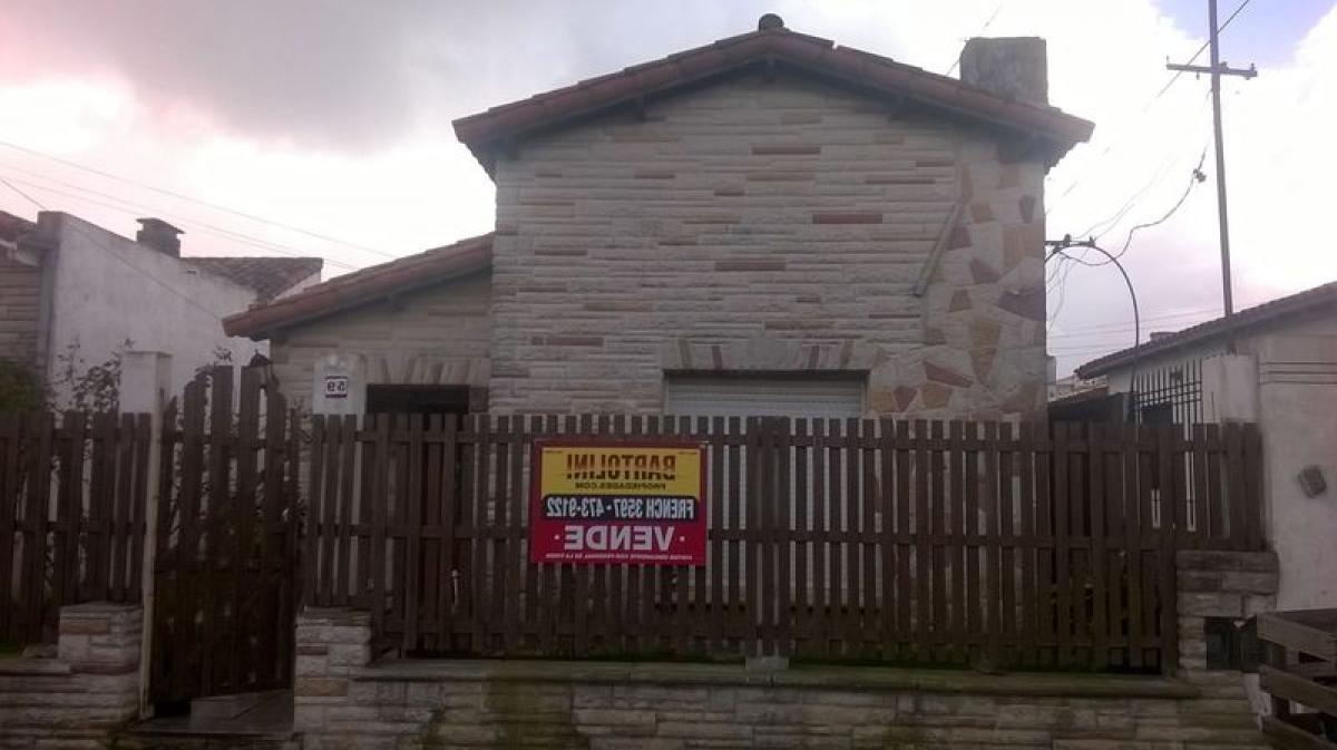 3 bedrooms House in Mar del Plata, Argentina No. 90483