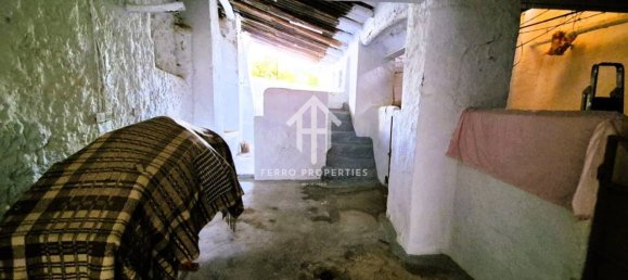 4 bedrooms House in Zagra, Spain No. 136329 2