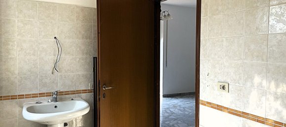 4 rooms Apartment in Rome, Italy No. 307866 8