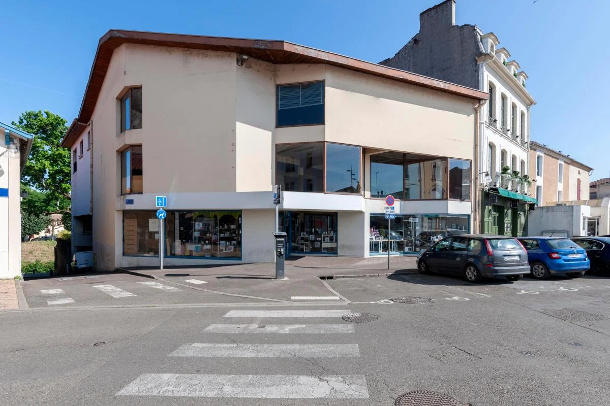 3 rooms Commercial property in Mont-de-Marsan, France No. 351032