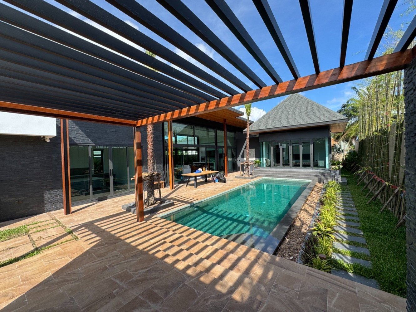 5 bedrooms Villa in Rawai, Thailand No. 8683