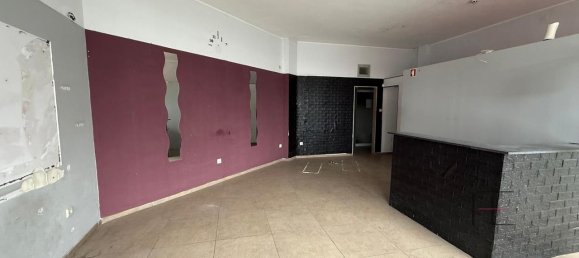 52m² Commercial property in Rio Tinto, Portugal No. 64678 3