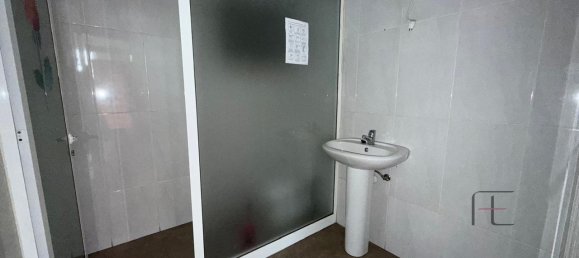 52m² Commercial property in Rio Tinto, Portugal No. 64678 8