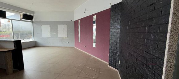52m² Commercial property in Rio Tinto, Portugal No. 64678 7