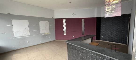 52m² Commercial property in Rio Tinto, Portugal No. 64678 5
