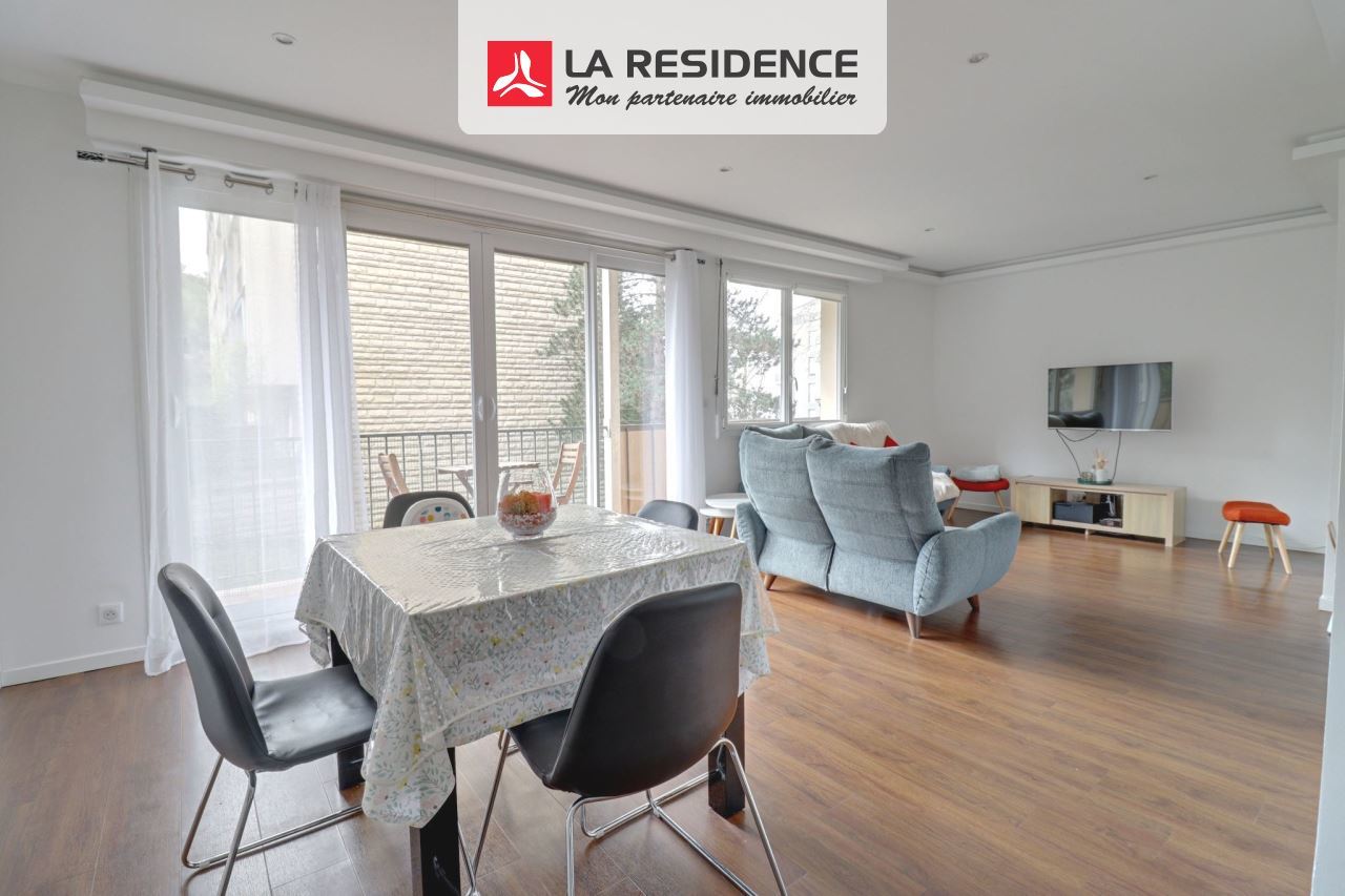 3 bedrooms Apartment in Poissy, France No. 134195