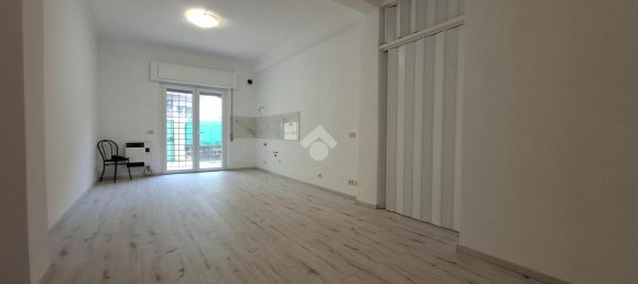3 rooms Apartment in Rome, Italy No. 14804 2