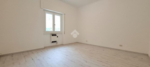 3 rooms Apartment in Rome, Italy No. 14804 11