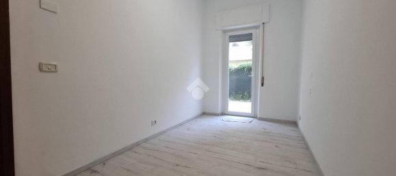 3 rooms Apartment in Rome, Italy No. 14804 8