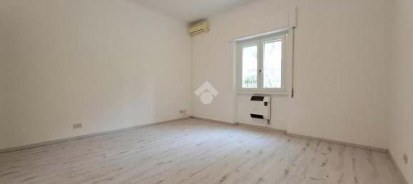 3 rooms Apartment in Rome, Italy No. 14804 12