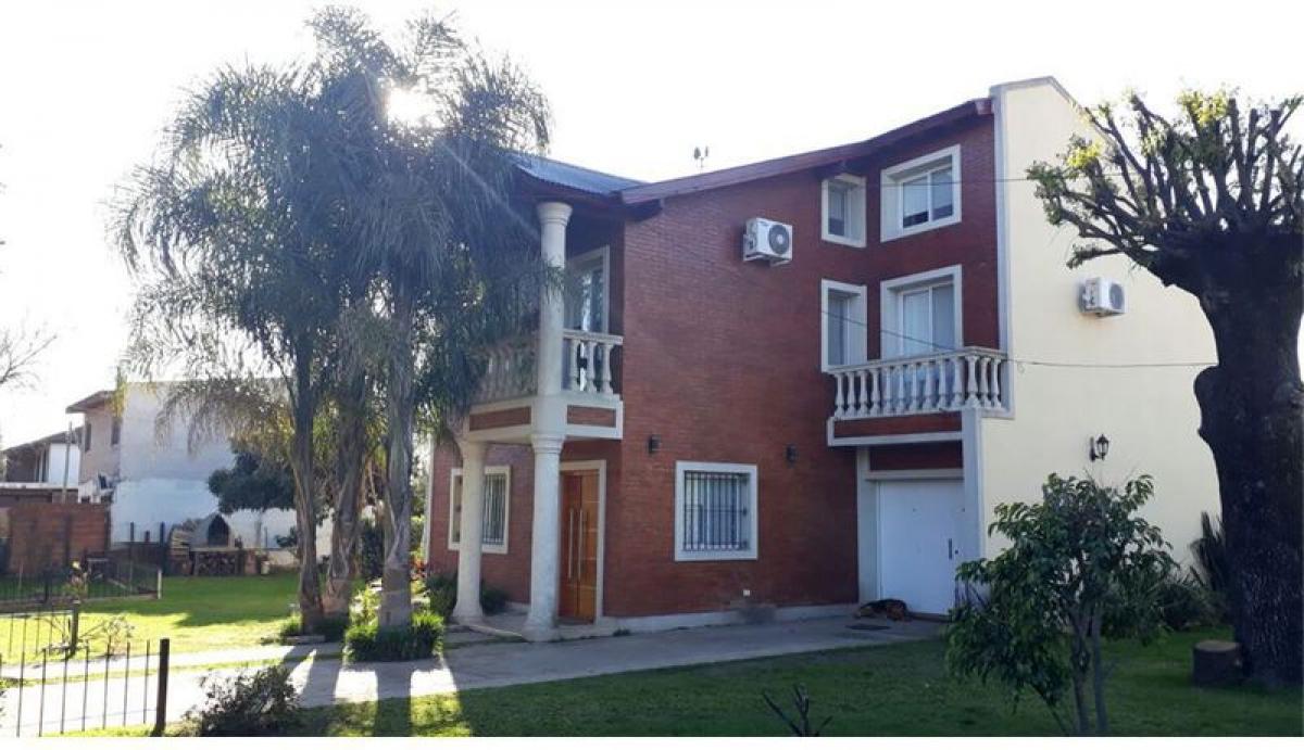 4 bedrooms House in Escobar, Argentina No. 10840