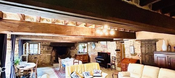 Casa de 8 habitaciónes en Combourtille, France No. 205382 2