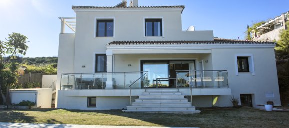 4 bedrooms Villa in Manilva, Spain No. 3271 2