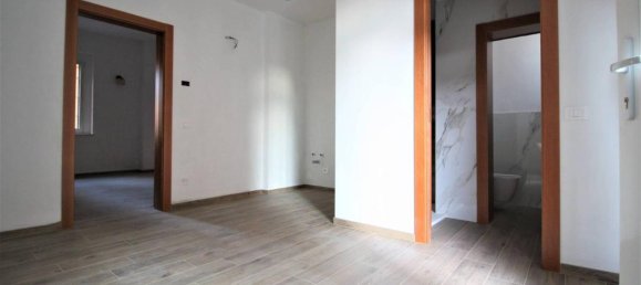 2 rooms Apartment in Cinisello Balsamo, Italy No. 37708 2