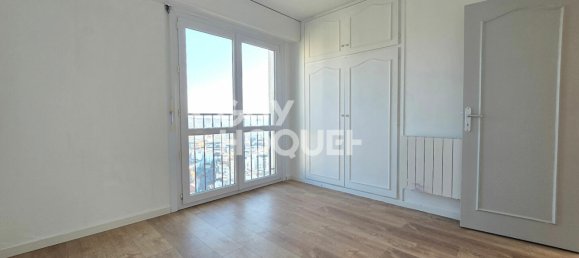 3 bedrooms Apartment in Cachan, France No. 201945 8