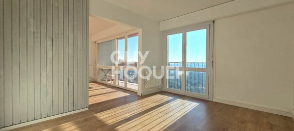 3 bedrooms Apartment in Cachan, France No. 201945 2