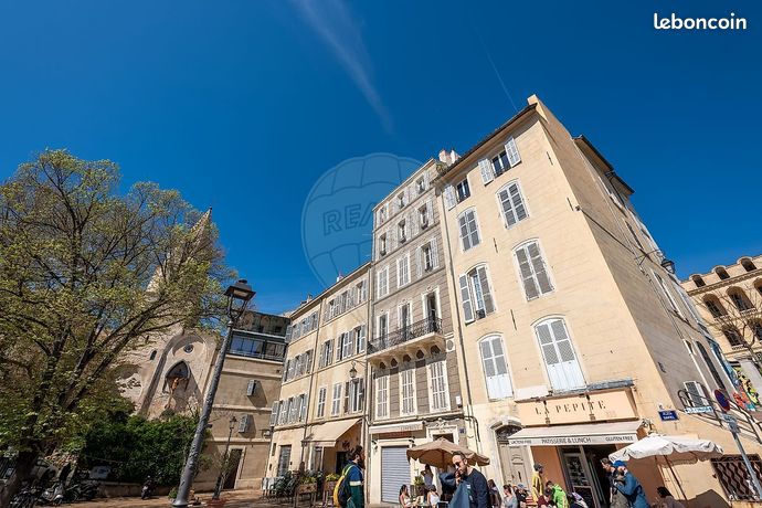 2 bedrooms Apartment in Marseille, France No. 287507