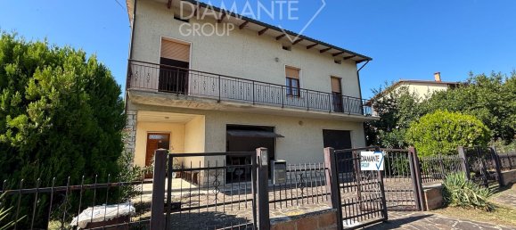 7 rooms House in Castiglione del Lago, Italy No. 234627 2