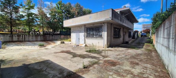 Дом с 6 спальнями в Кардано аль Кампо, Италия № 361245 2