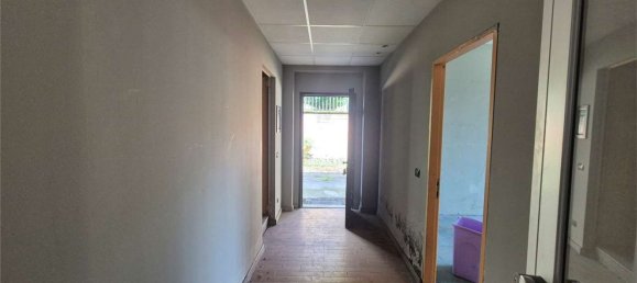 Дом с 6 спальнями в Кардано аль Кампо, Италия № 361245 12