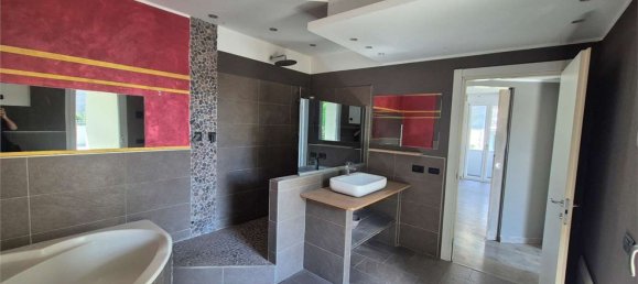 Дом с 6 спальнями в Кардано аль Кампо, Италия № 361245 23