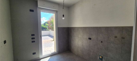 Дом с 6 спальнями в Кардано аль Кампо, Италия № 361245 25