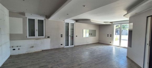 Дом с 6 спальнями в Кардано аль Кампо, Италия № 361245 18